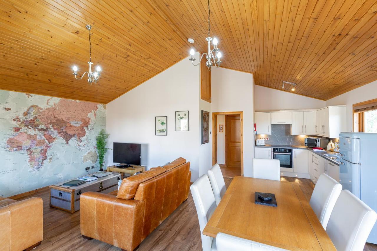 Douglas Fir Lodge With Hot Tub Cupar Exterior foto