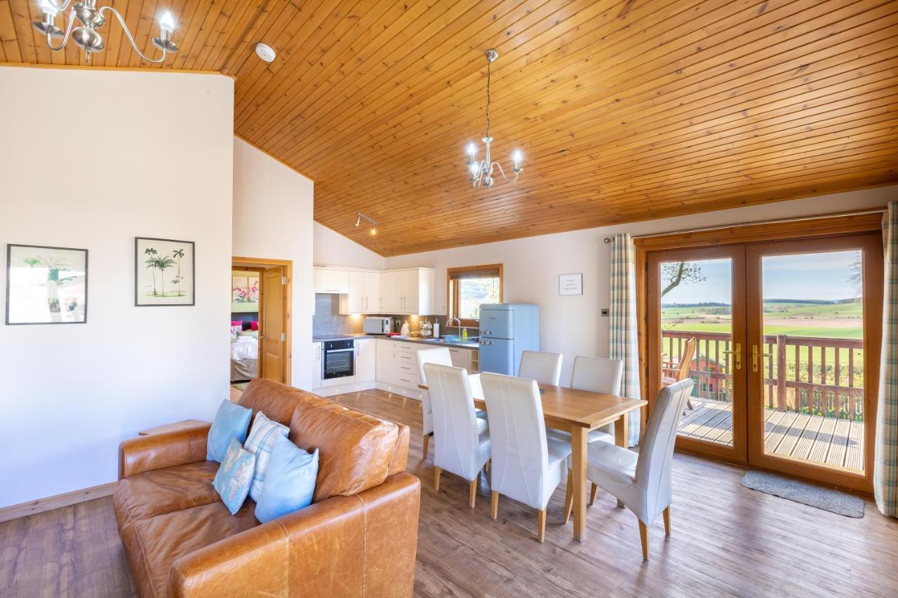 Douglas Fir Lodge With Hot Tub Cupar Exterior foto